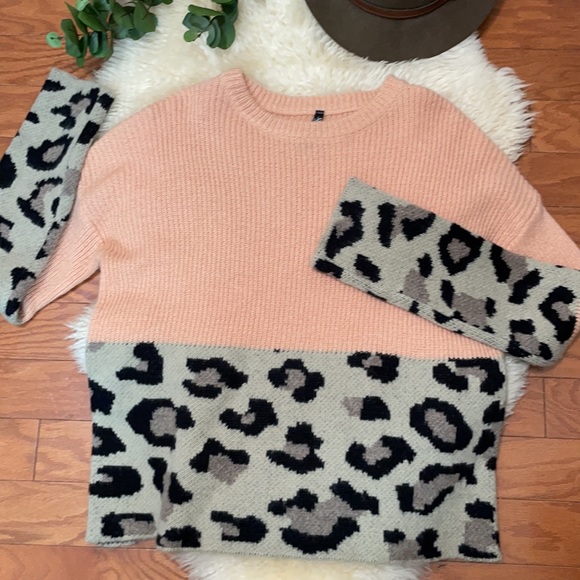 SPOT:LITE Crew Neck Women’s Sweater/ Pink & Animal Small/Medium - Picture 3 of 7